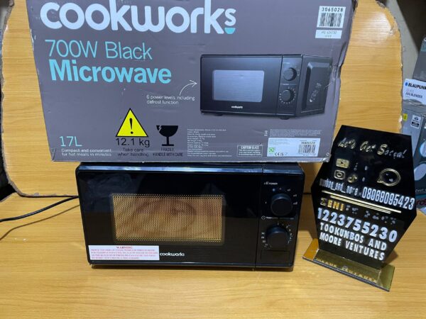 Cookworks 700W Black Microwave