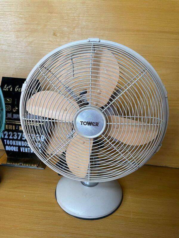Tower Metal Desk Fan. 