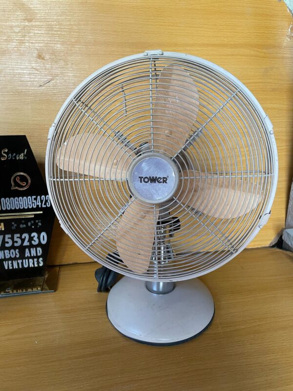 Tower Metal Desk Fan. 