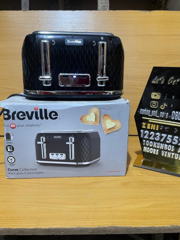 This is a Breville Curve Collection 4-slice toaster in black gloss.