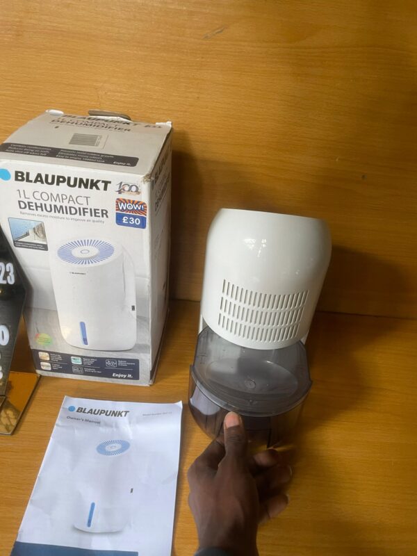 Blaupunkt Compact 1 Litre Dehumidifier To Reduce Damp, Mould & Condensation